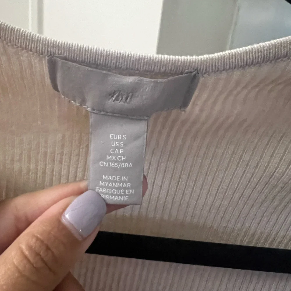 H&M Cream Ribbed Top - Picture 2 of 3